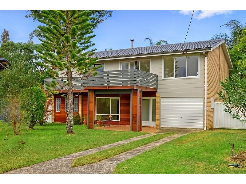 15 Althea Place, Point Clare NSW 2250