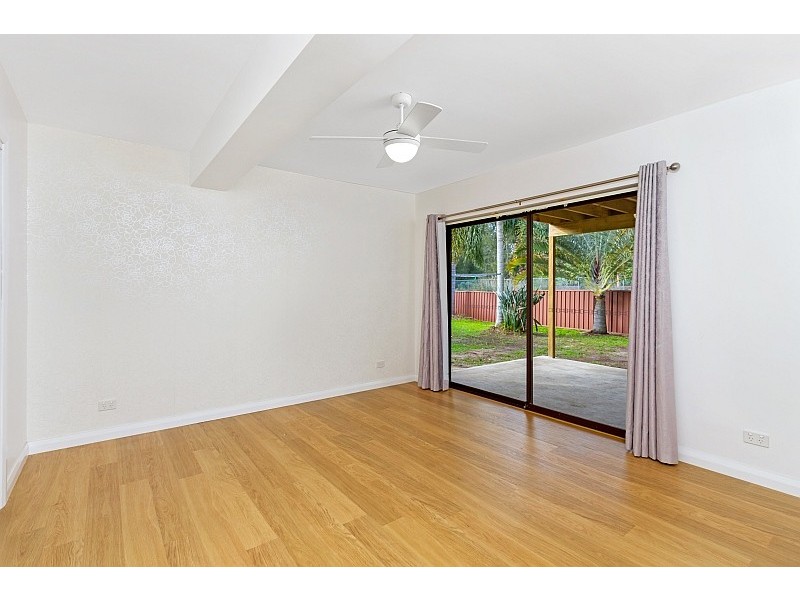 15 Althea Place, Point Clare NSW 2250