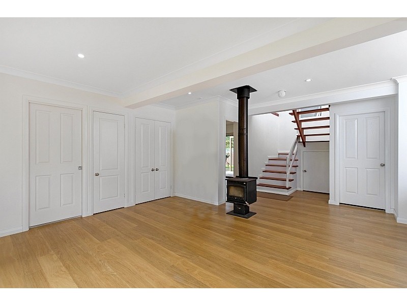 15 Althea Place, Point Clare NSW 2250