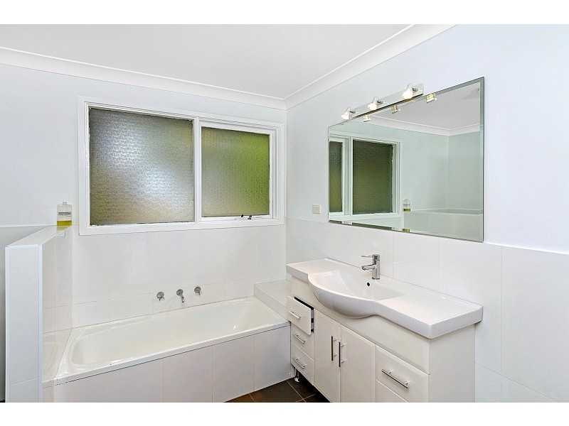 15 Althea Place, Point Clare NSW 2250