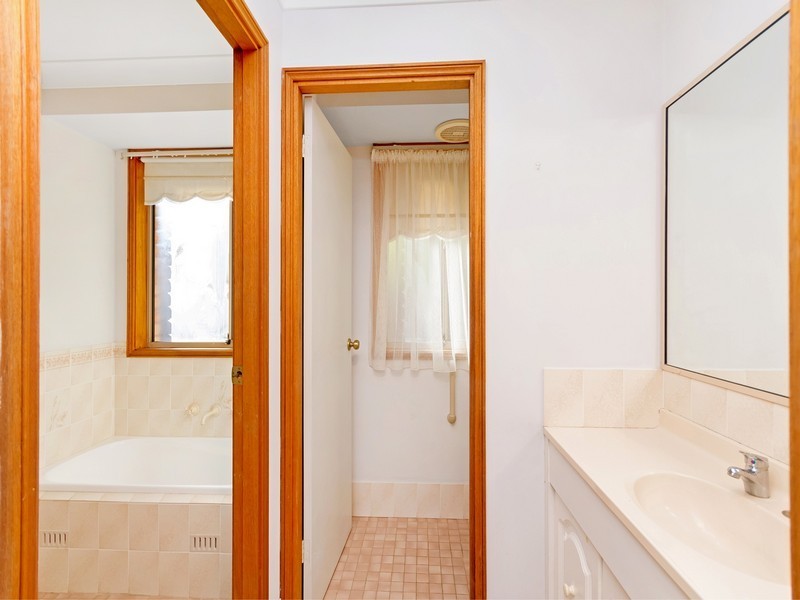 33 Beveridge Drive, Green Point NSW 2251