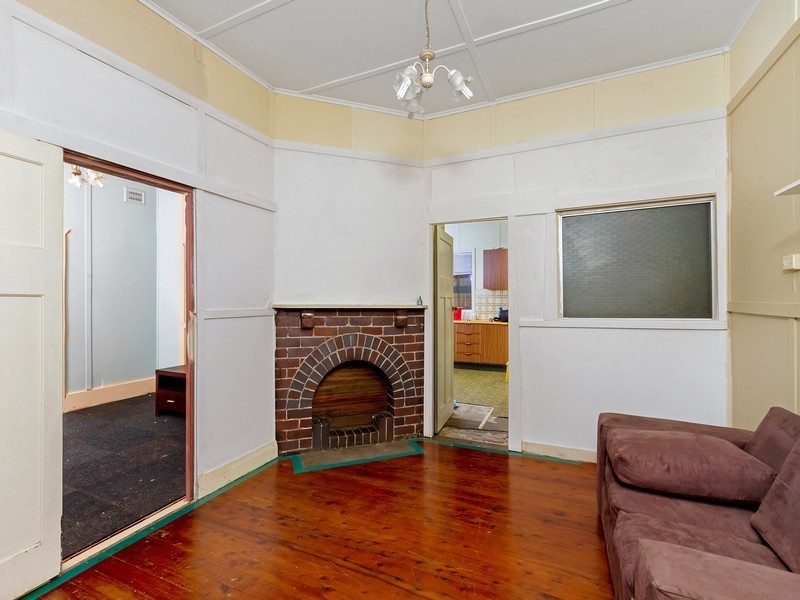 6 Duke Street, Point Frederick NSW 2250