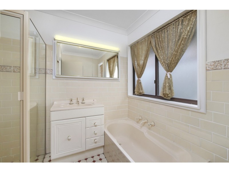 72 North Crescent, Wyoming NSW 2250