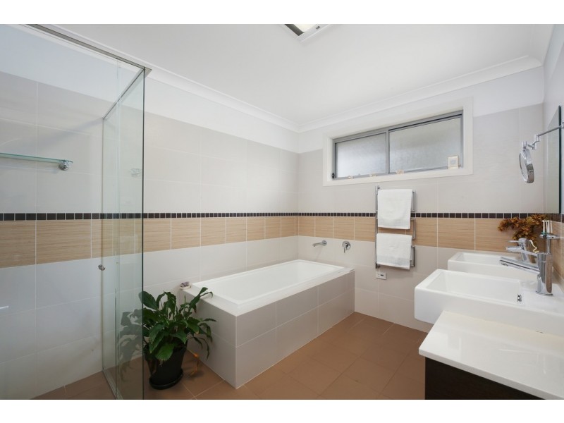 35 Bayside Drive, Green Point NSW 2251