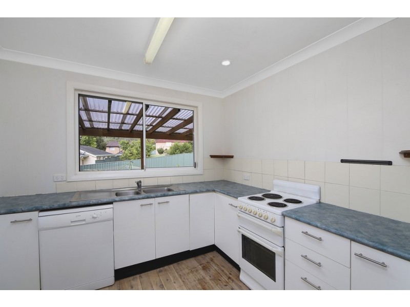 14 Halcyon Street, Wyoming NSW 2250