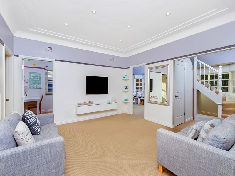 13 Duke Street, Point Frederick NSW 2250