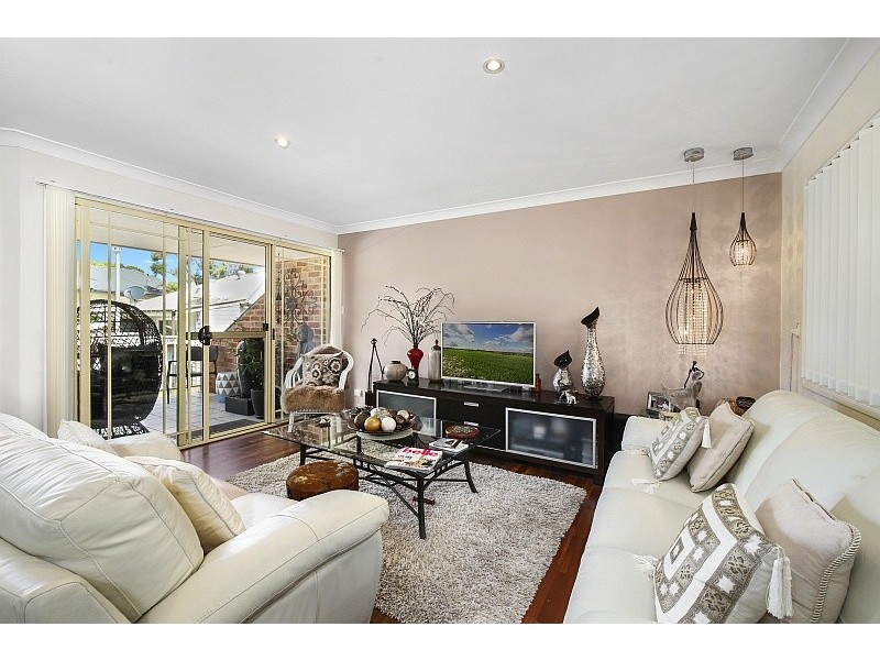 2/9 Melbourne Street, East Gosford NSW 2250