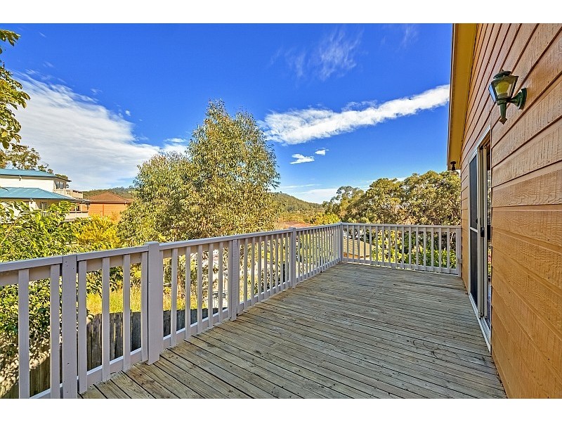 9 Irwin Place, Green Point NSW 2251