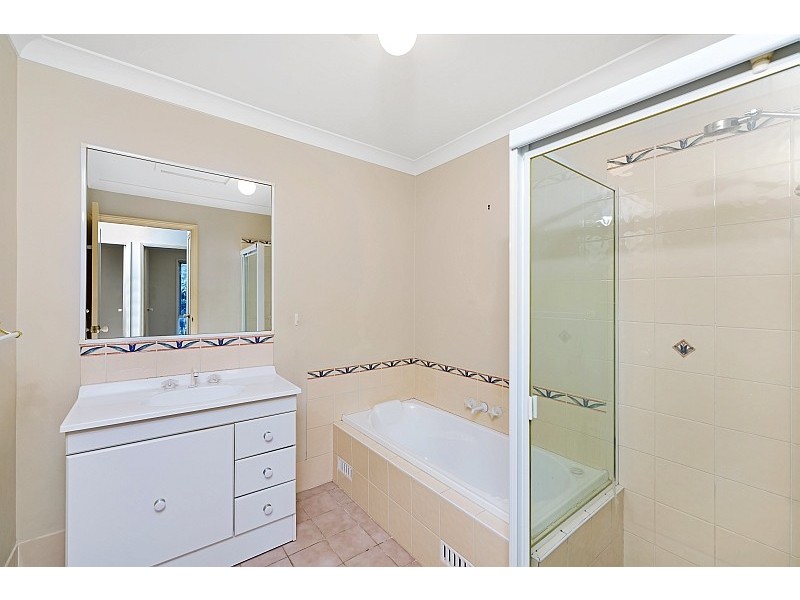 9 Irwin Place, Green Point NSW 2251