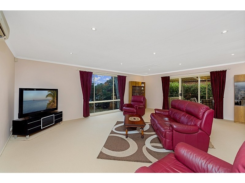 11 Rembrae Drive, Green Point NSW 2251