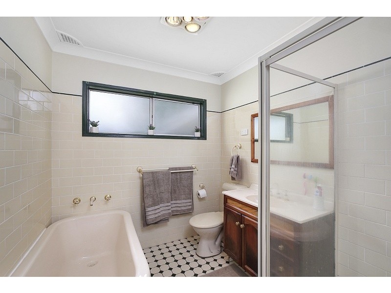 17 Dalton Street, Wyoming NSW 2250