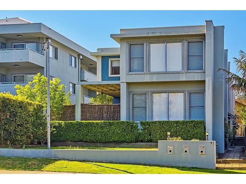 2/11 Moore Street, West Gosford NSW 2250