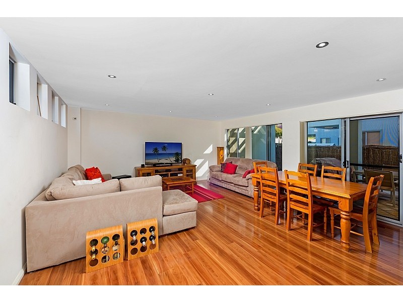 2/11 Moore Street, West Gosford NSW 2250