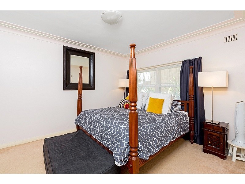 11 Masons Parade, Point Frederick NSW 2250