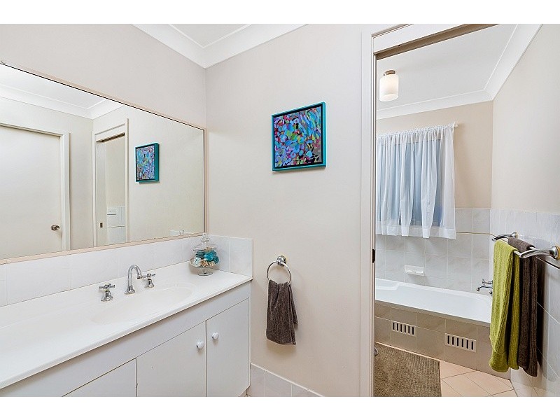 10 Gregory Street, Wyoming NSW 2250