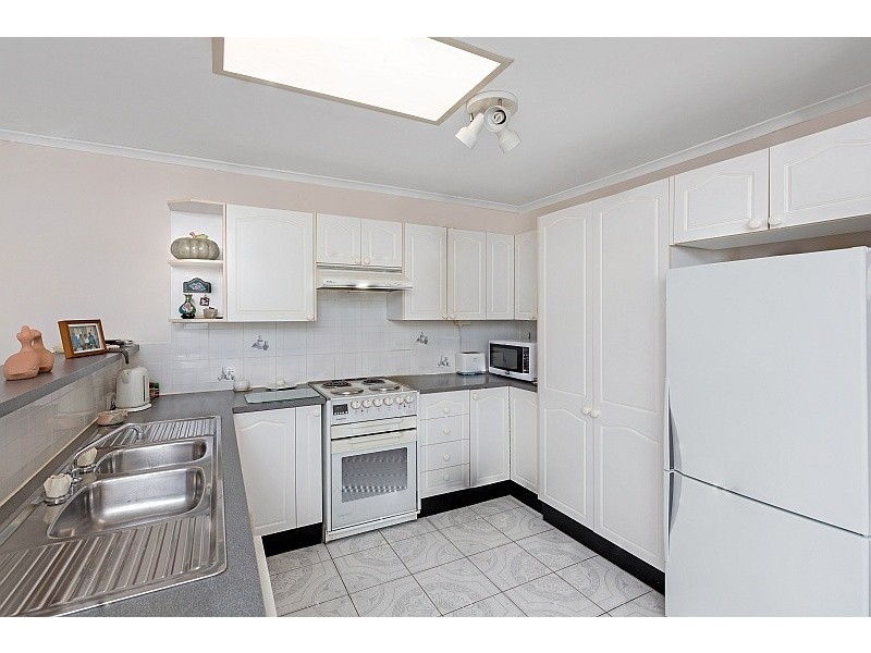 2/4 Willowin Close, Green Point NSW 2251