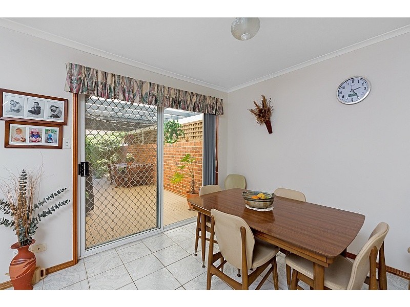 2/4 Willowin Close, Green Point NSW 2251