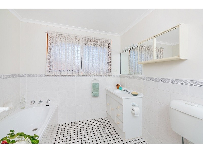 2/4 Willowin Close, Green Point NSW 2251