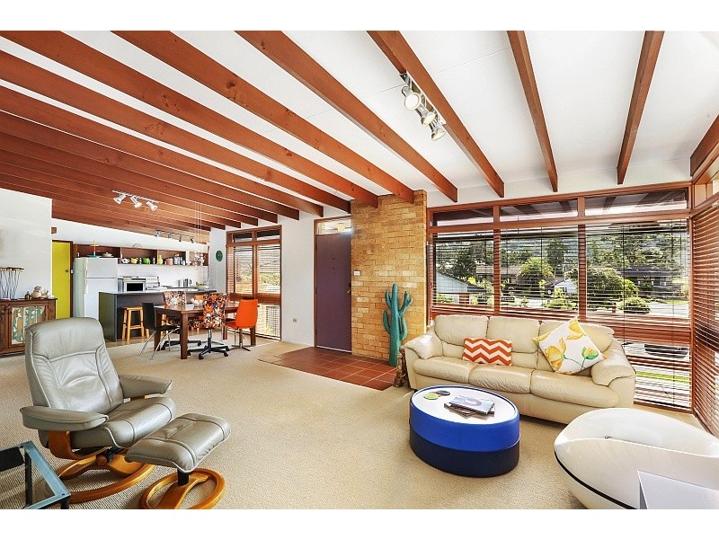 13 Enid Crescent, East Gosford NSW 2250