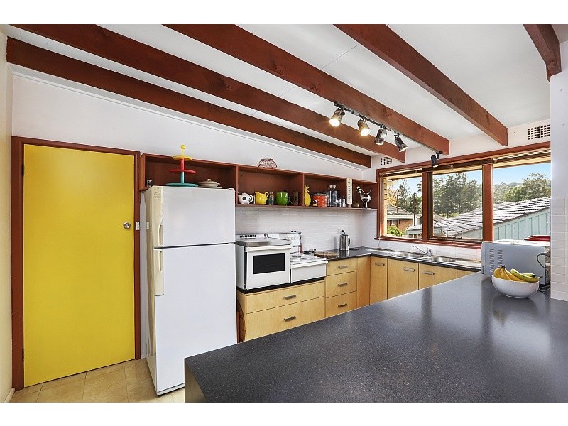 13 Enid Crescent, East Gosford NSW 2250