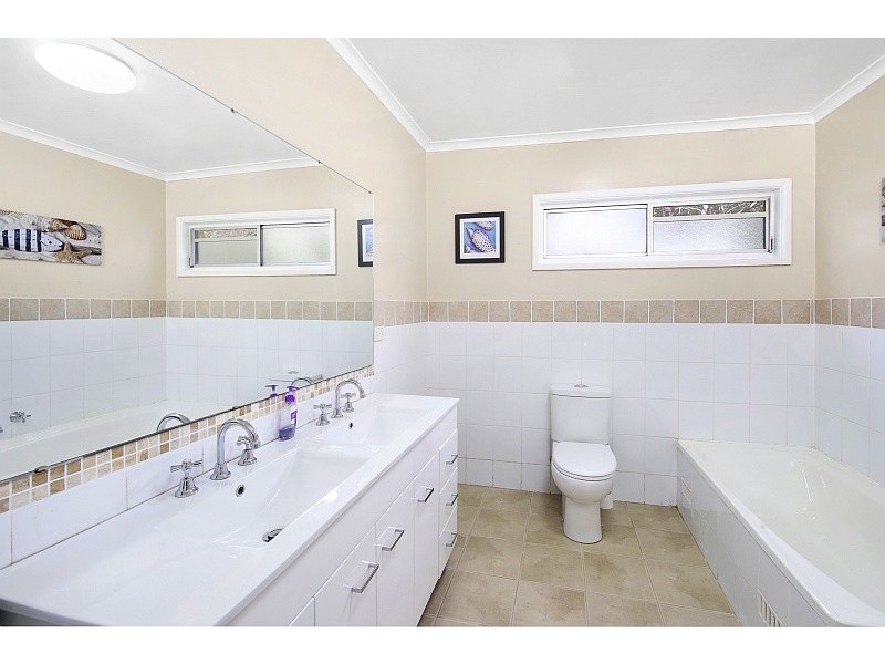 6 Asca Drive, Green Point NSW 2251