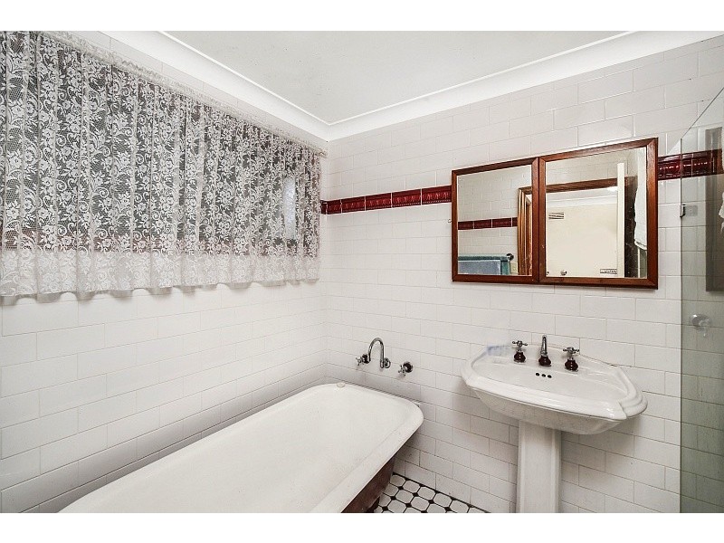 8 Yates Road, Ourimbah NSW 2258