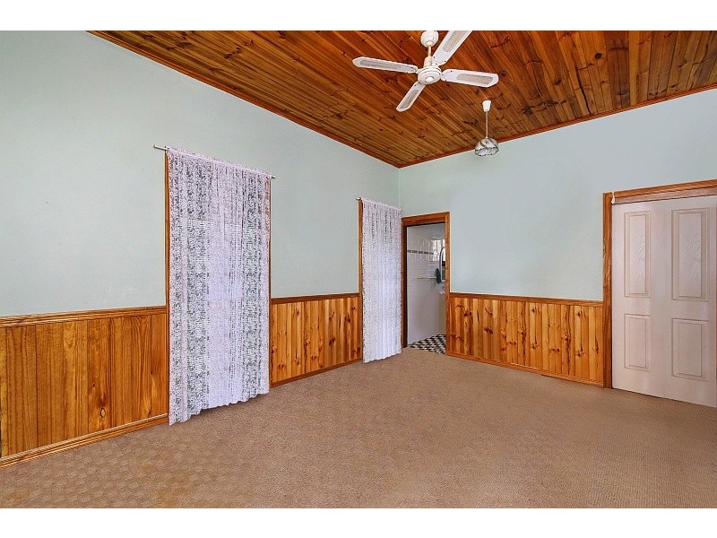 8 Yates Road, Ourimbah NSW 2258