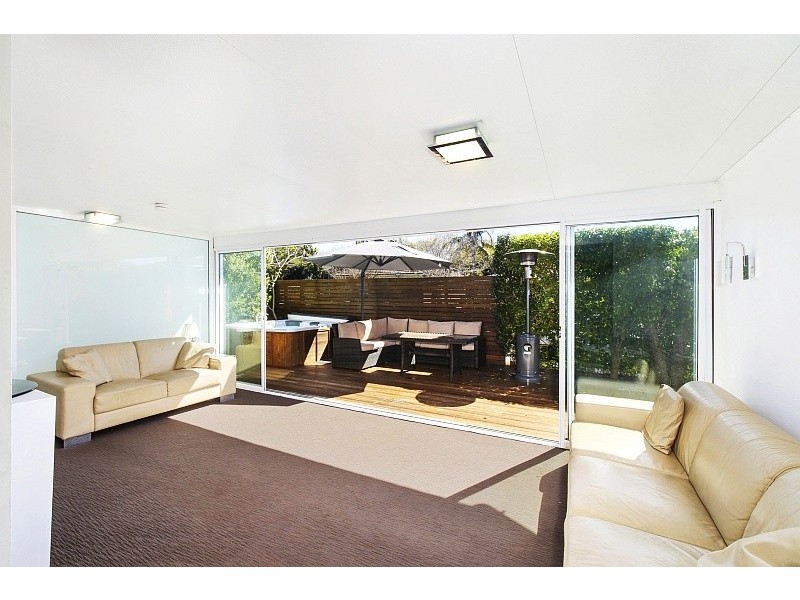 2a Auburn Street, Point Frederick NSW 2250