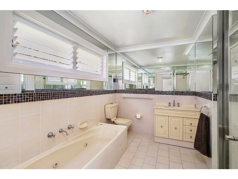 2a Auburn Street, Point Frederick NSW 2250