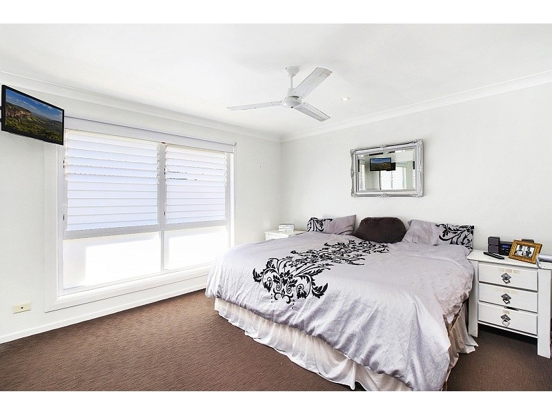 2a Auburn Street, Point Frederick NSW 2250