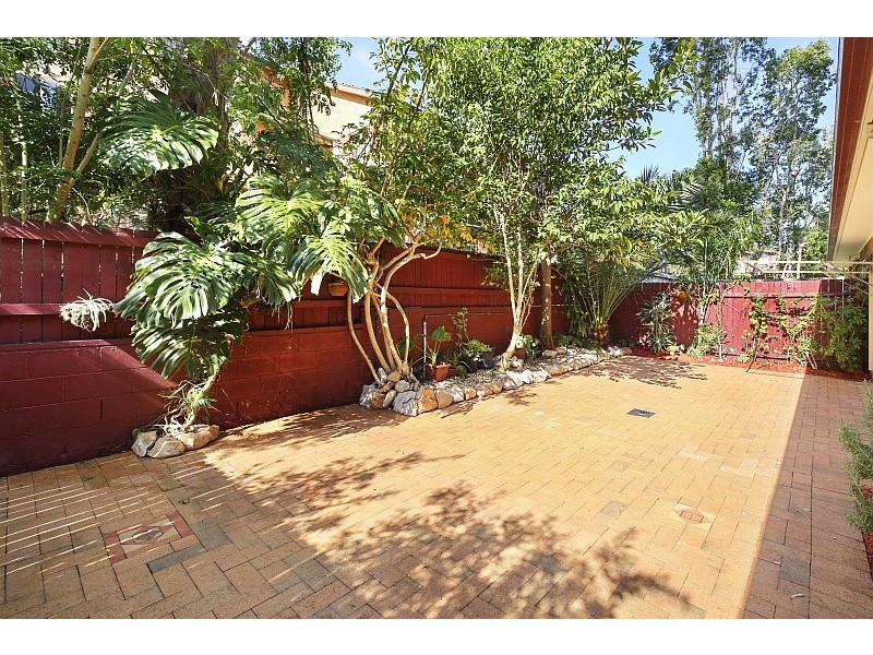 2/156 Albany Street, Point Frederick NSW 2250