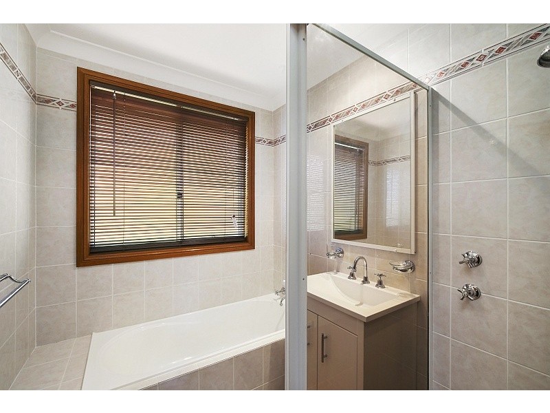 2/156 Albany Street, Point Frederick NSW 2250