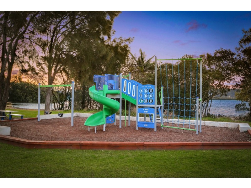 39 Bayside Drive, Green Point NSW 2251