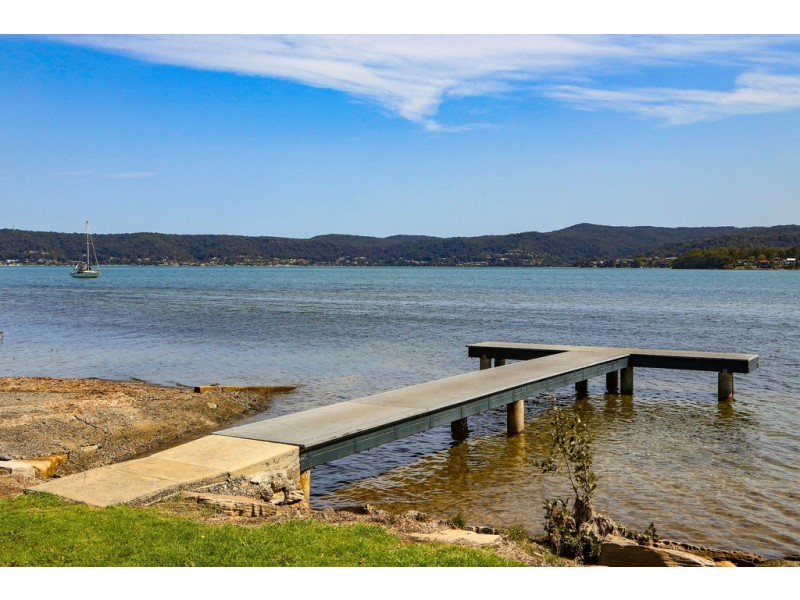 39 Bayside Drive, Green Point NSW 2251