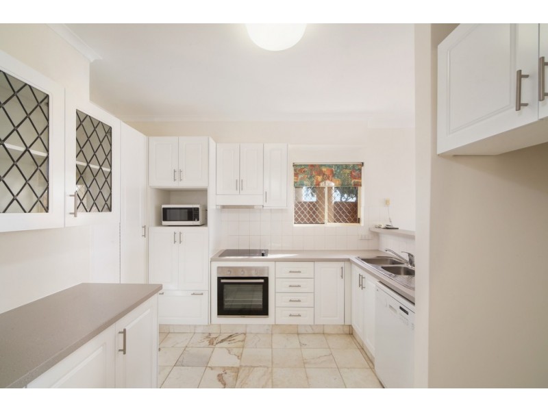 2/9-13 Kurrawa Avenue, Point Clare NSW 2250