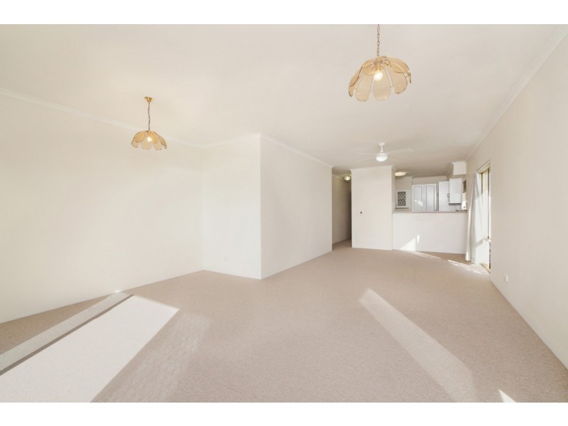 2/9-13 Kurrawa Avenue, Point Clare NSW 2250