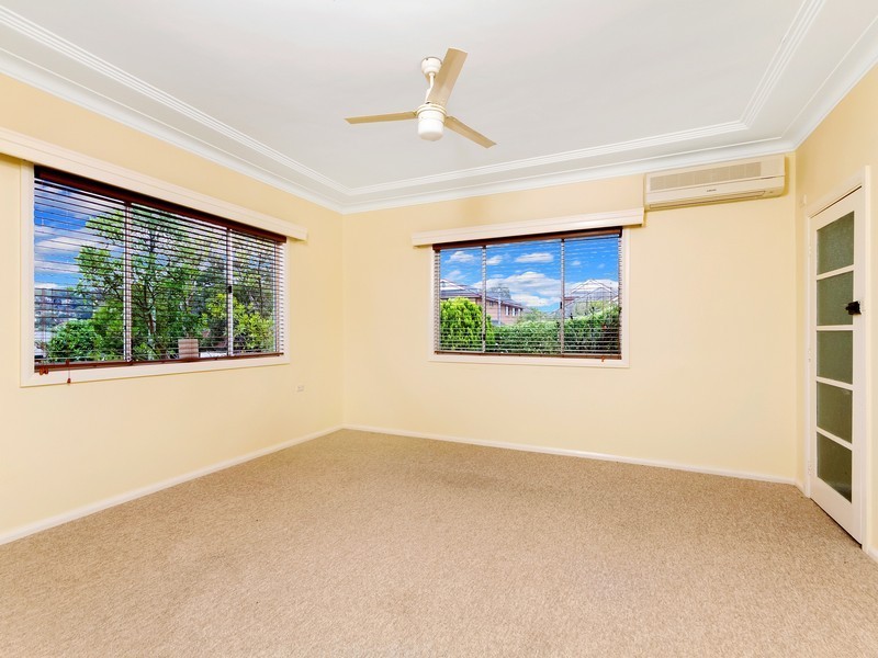 6 Melbourne Street, East Gosford NSW 2250