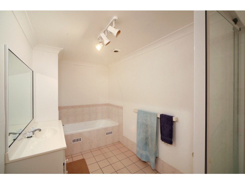 2/117 John Whiteway Drive, Gosford NSW 2250