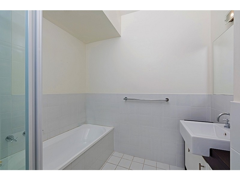 2/11 Moore Street, West Gosford NSW 2250