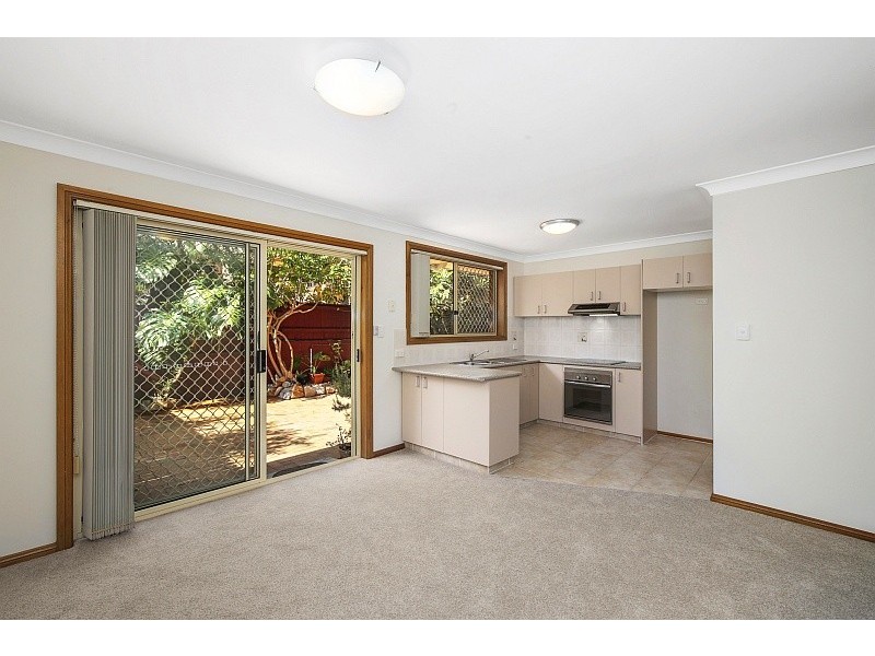 2/156 Albany Street, Point Frederick NSW 2250