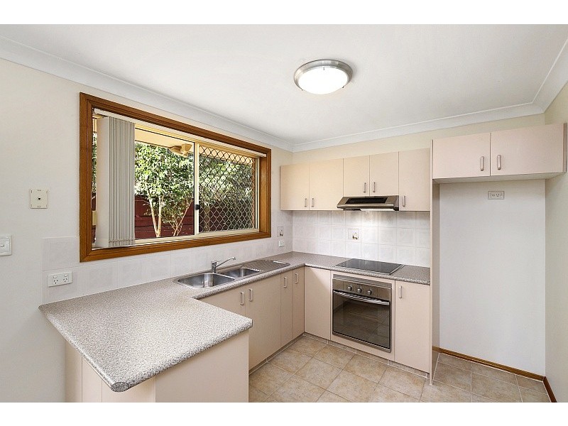 2/156 Albany Street, Point Frederick NSW 2250