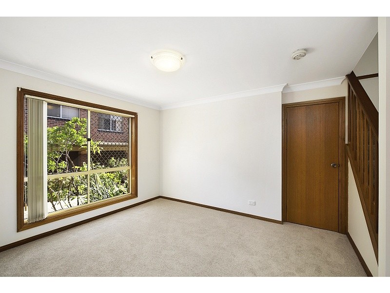 2/156 Albany Street, Point Frederick NSW 2250