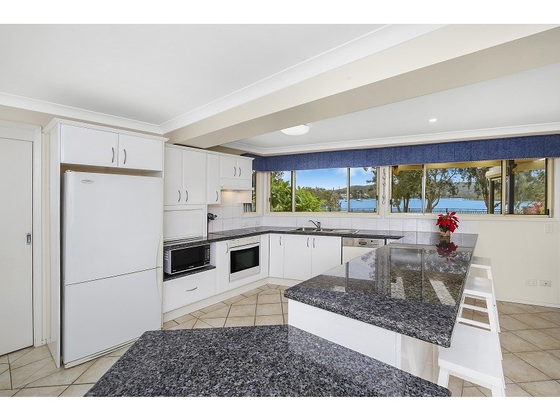 39 Bayside Drive, Green Point NSW 2251
