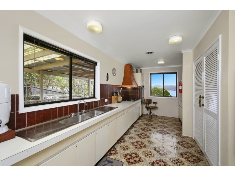 6 Leonie Parade, Green Point NSW 2251