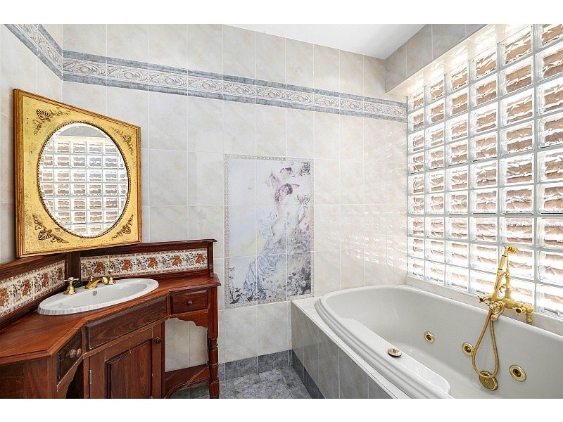 26 Eulalia Avenue, Point Frederick NSW 2250