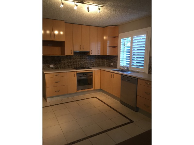 83 Albany Street, Point Frederick NSW 2250
