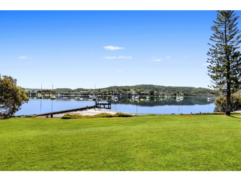 9 Bayside Drive, Green Point NSW 2251