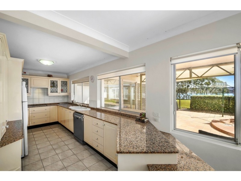 9 Bayside Drive, Green Point NSW 2251