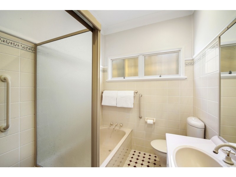 4 Carrol Avenue, East Gosford NSW 2250