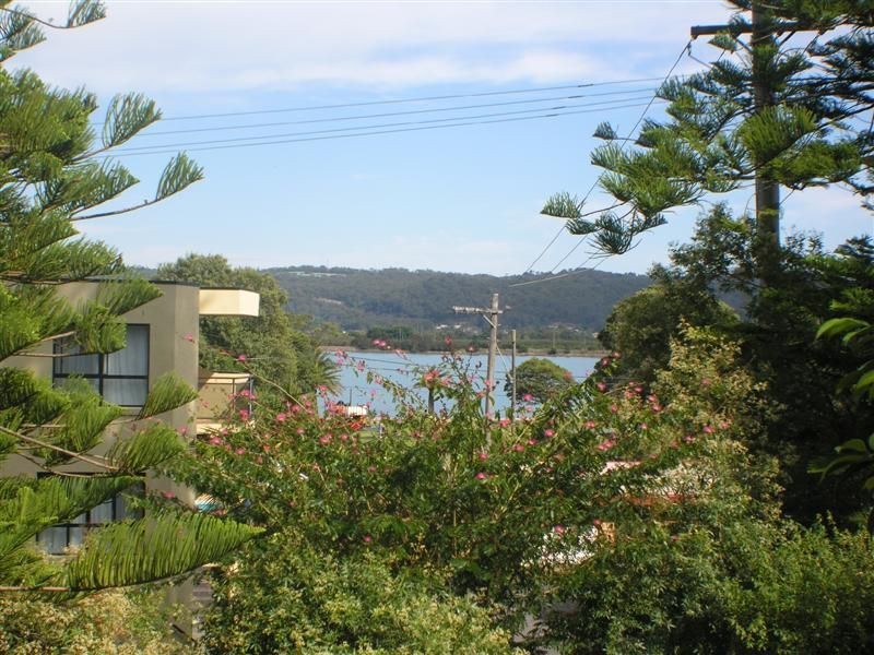 13 Lynn Avenue, Point Frederick NSW 2250